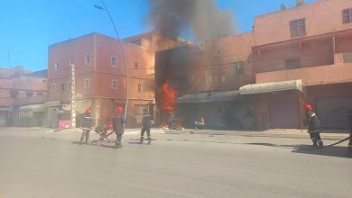 صورة حريق يلتهم محلا لبيع قطع الغيار بالشارع الرئيسي لمدينة اليوسفية