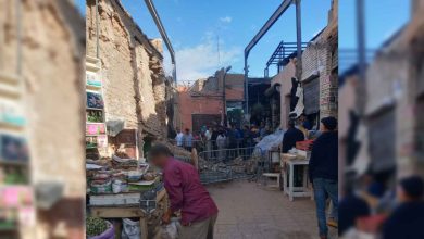 صورة نجاة سائح إثر انهيار محلين تجاريين بسوق الرحبة القديمة بمراكش
