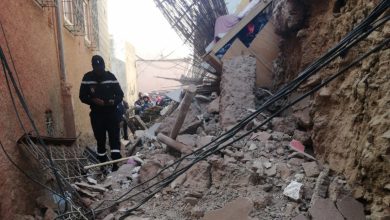 صورة بالصور: نجاة طفلة من الموت بعد انهيار منزل بحي سيدي سوسان